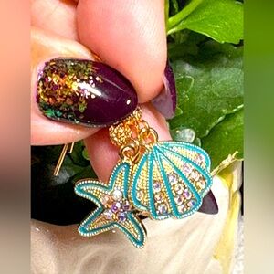 2/20 sea side fun gold and Teal! Fun cool earrings